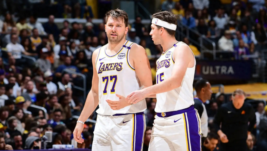 湖人热火决胜时刻：热火尝试反扑 里夫斯三分+东契奇2+1定胜局