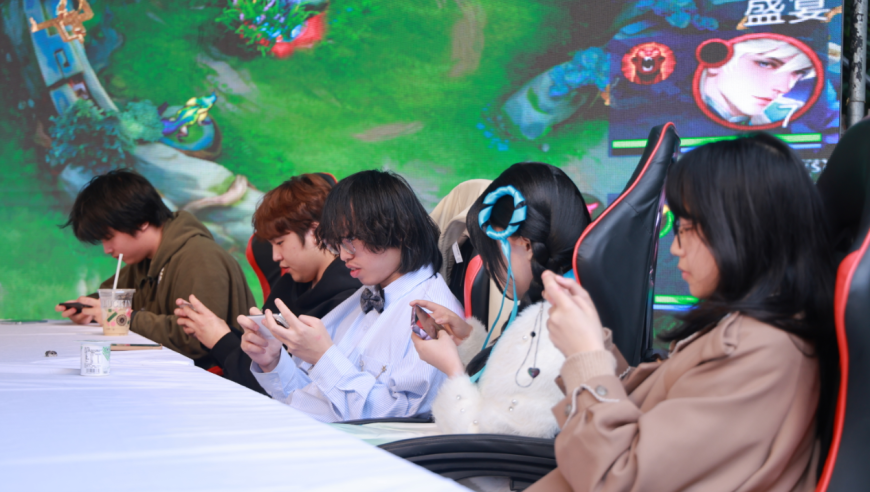 在外滩，他们激战“王者荣耀”！