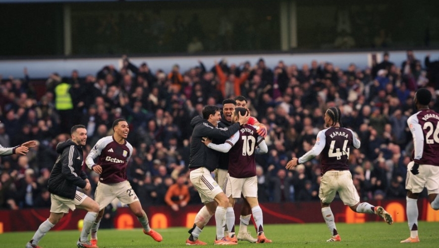 英超第1穷队逆袭：连斩热刺曼城枪手，双线7连胜，主帅握拳怒吼