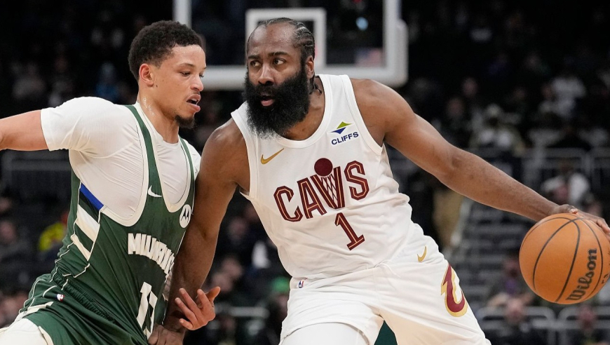 骑士三杀雄鹿！哈登高效10中7砍27分5板6助：落地踩脚幸无大碍