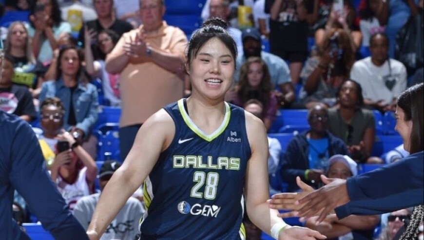 三分2中2！李月汝交易后首战老东家拿到8分10板 助飞翼轻取风暴