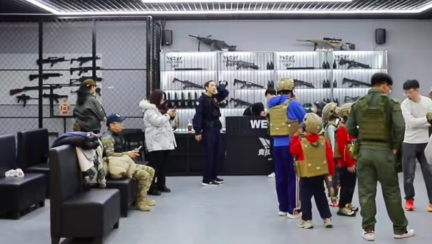 蹲个组队搭子！有没有一起去真人吃鸡的？