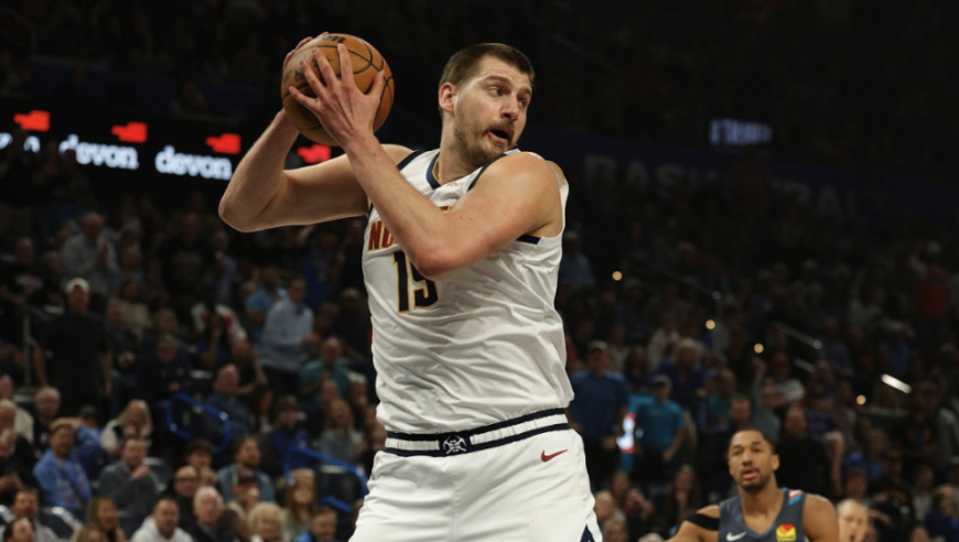 约基奇兵败MVP对决！23+17+14加时4中1 遭肘击爆发冲突吞技犯