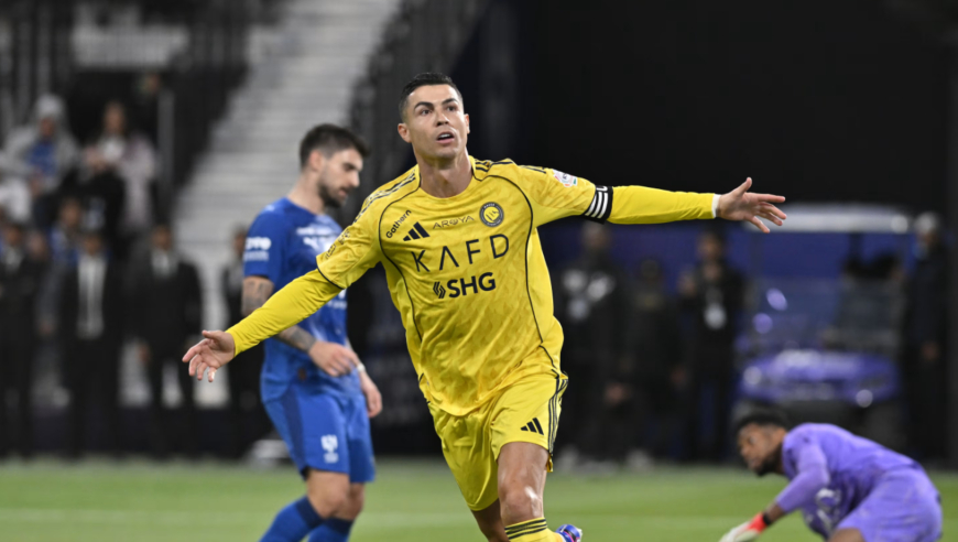 C罗高难度闪击破门！禁区领球后小角度勾射破门，生涯第963球