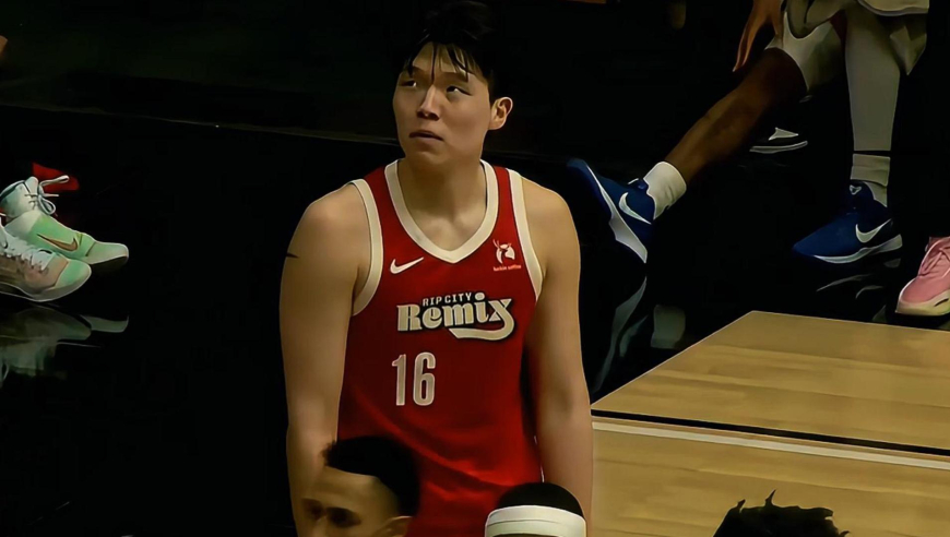 杨瀚森G联赛vs蓝队首节全过程：篮下单打+两罚拿下6分还送妙传