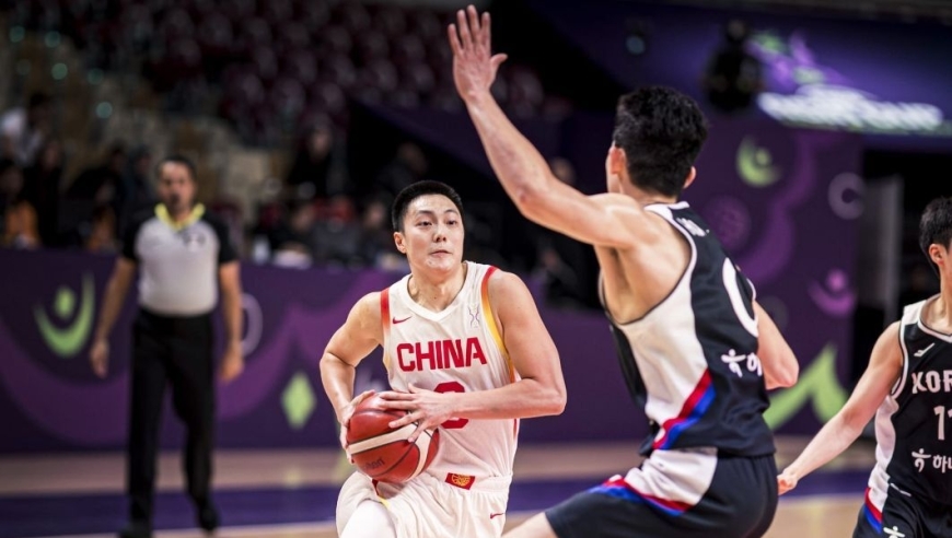 胡明轩7中0被骂惨！苏群：你们都在骂他，可郭士强为什么要带他？