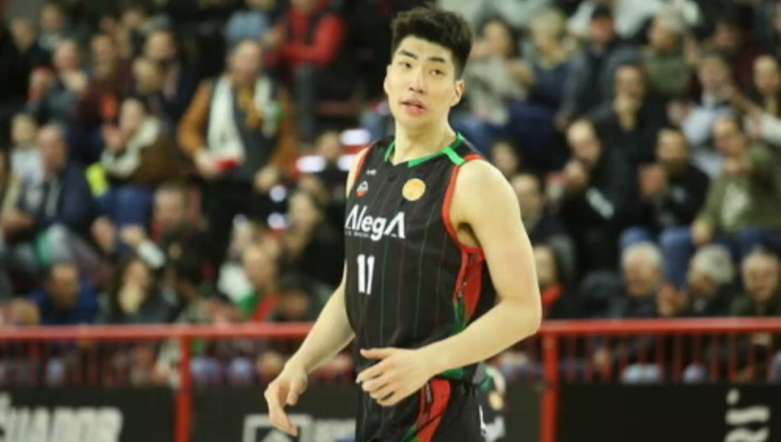 辗转三万里驰援中国男篮远征日本，余嘉豪有什么战略意义？｜议起复盘