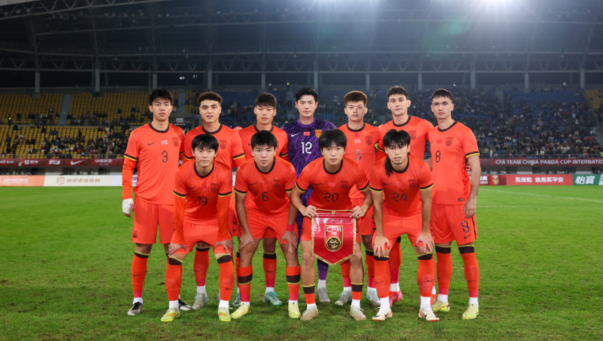 U22国足踢出气势！连续威胁韩国：边路强突抢点被扑出+定位球造险情