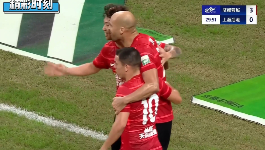 还有悬念吗？杨世元送点费利佩主罚轻松命中 成都3-0领先海港