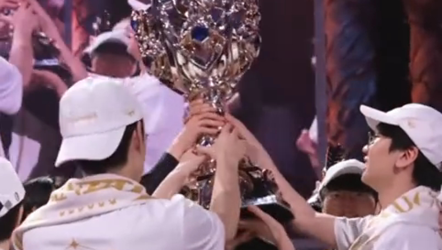 S15全球总决赛：KT VS T第五局 史无前例的六冠王Faker！T1达成三连冠成就！