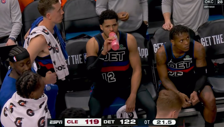 骑士vs活塞决胜时刻，哈里斯一锤定音，梅丽尔与莫布利错失绝平三分