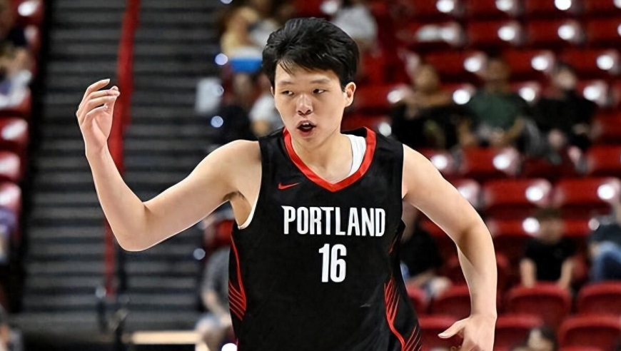 杨瀚森18+10+4全程：双手炸筐+0.5秒神仙三分可惜超时