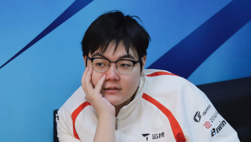 TES经理假装要开会，naiyou一进门就强行扣留手机，拿到假赛证据