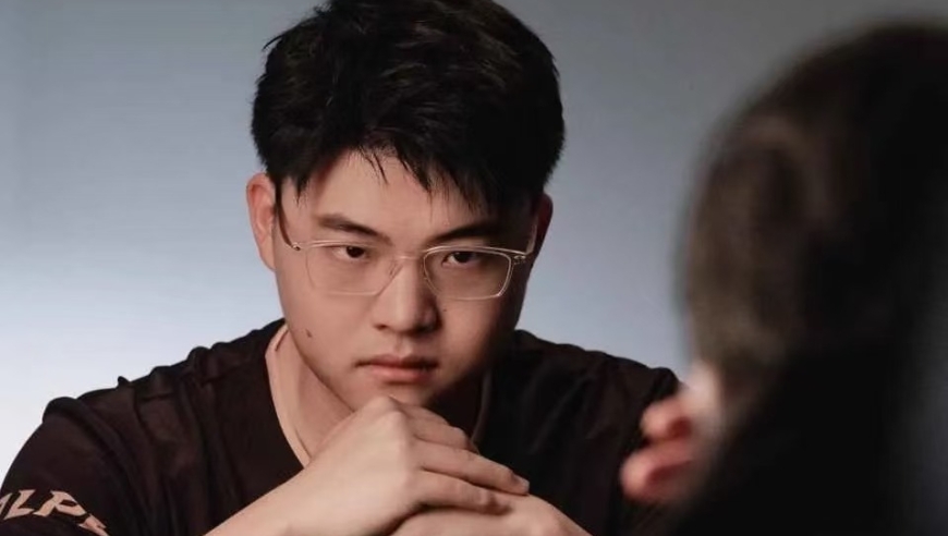 继&ldquo;Uzi暗示不复出原因：压力太大身体吃不消&rdquo;后，Uzi又透露：版本越更新AD越难玩，我打职业时候还能操作，现在就扔扔技能