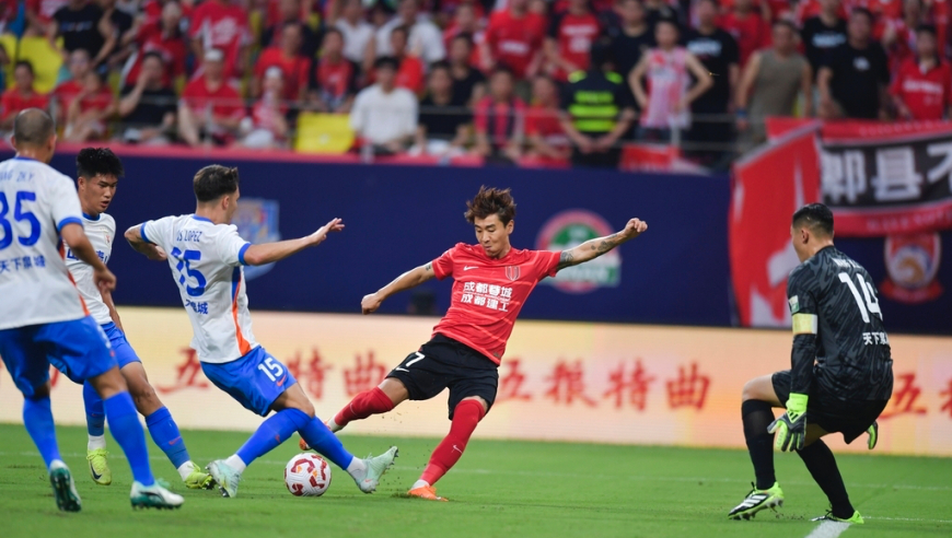 赛季3杀！中超：蓉城2-1十人泰山 费利佩双响+伤退 王大雷玩火染红