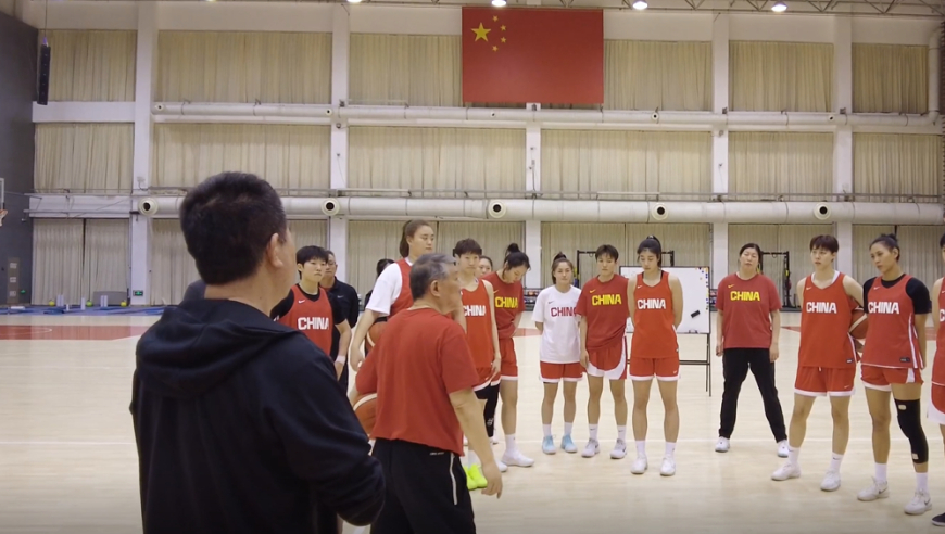 中国女篮最新集训曝光！2米01女奥尼尔最抢镜，杨舒予当新核