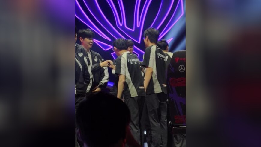 GEN晋级胜决后Ruler拥抱圣枪哥，网友：AL真的在尽力！