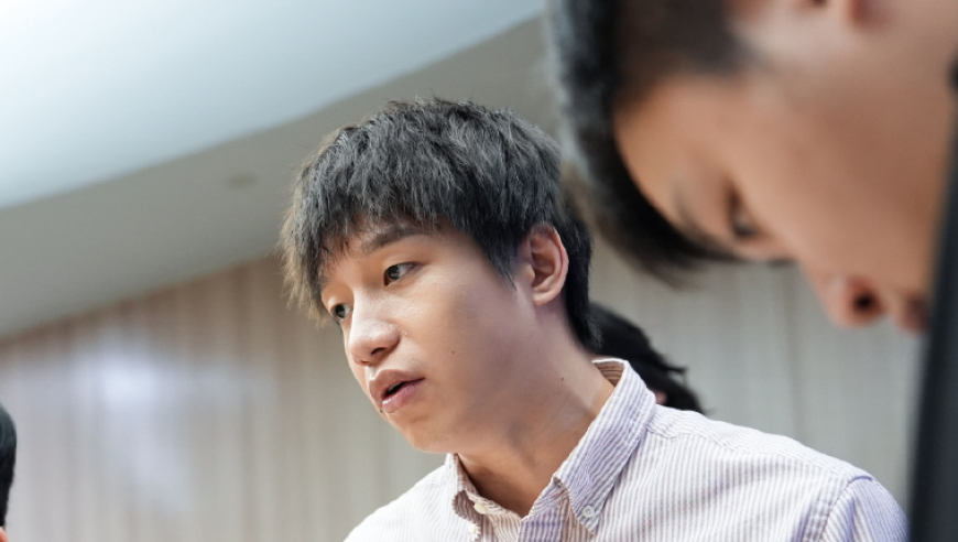 JDG放出纪录片，厂长和xun互呛，直言8分钟就想点投降了