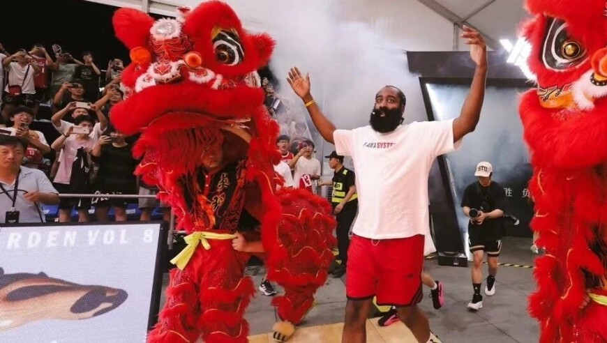 NBA球星哈登闪现清远！还去鞋厂当了“一日厂长”