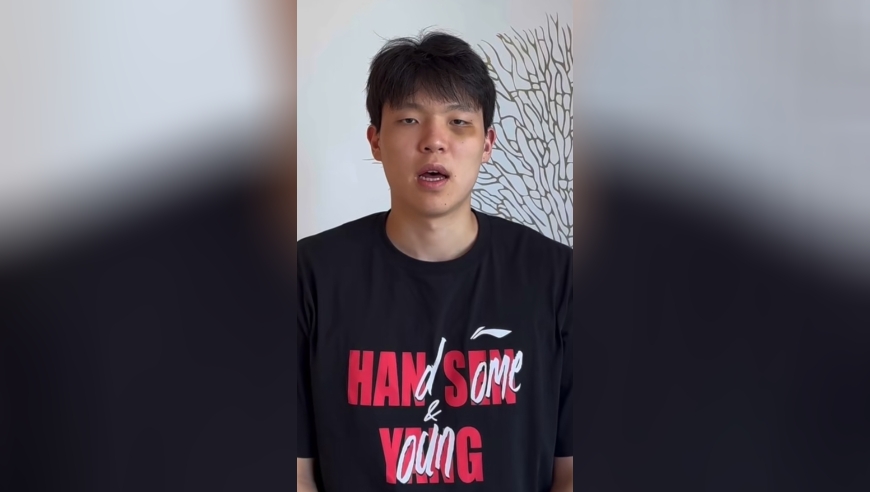 杨瀚森肿着熊猫眼回复东契奇：谢谢关注 等你的手机号 赛场见