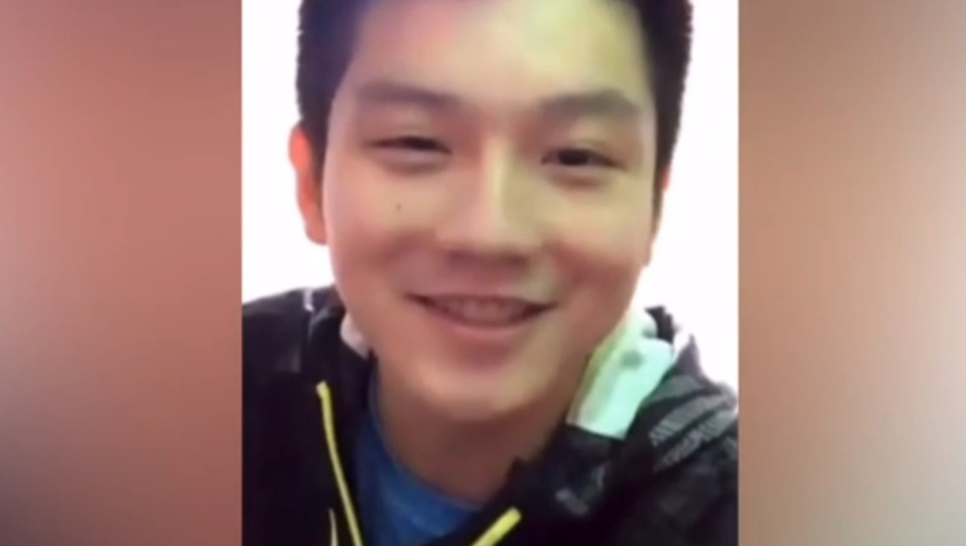 小胖不愧是说话自带喜感，直播时粉丝问他喜欢吃啥，小胖直接回答能吃的都行