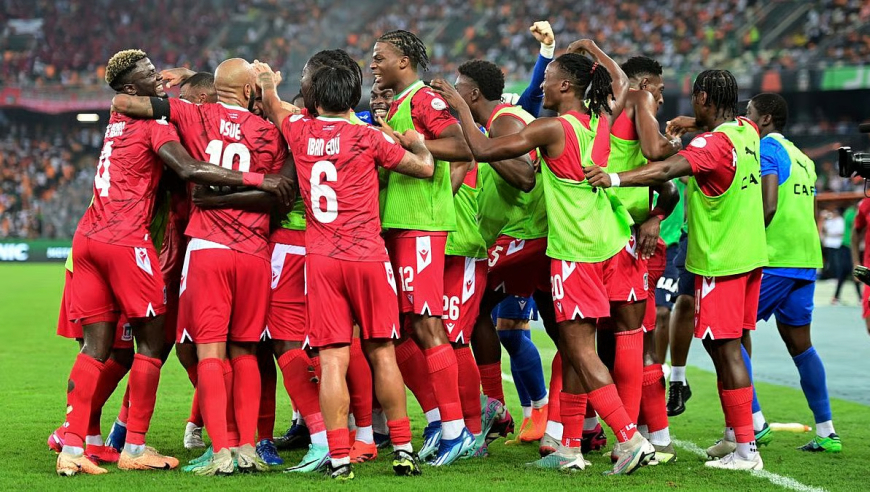 真刺激！慢镜还原非洲杯3分钟2球逆天读秒绝杀全过程，全场沸腾