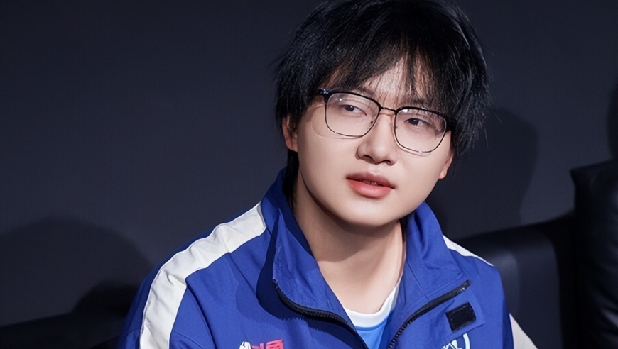 E星遭遇12小局连败，赛后采访选手叹气，飞牛表情让人心疼