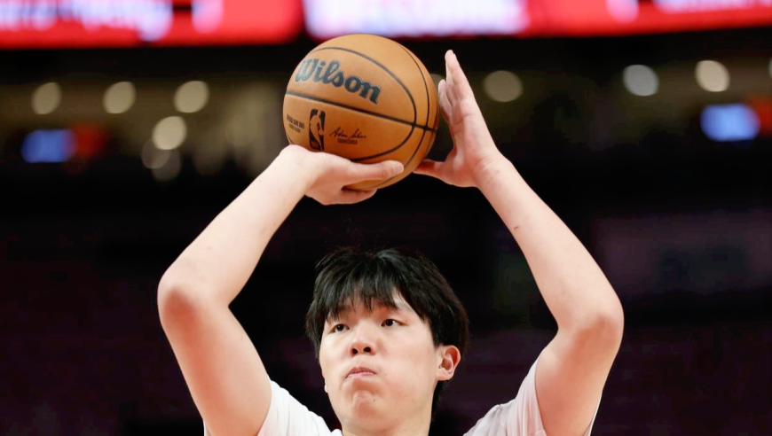 杨瀚森首秀2分1板！被戈贝尔帽被麦丹隔扣，这才是NBA的欢迎仪式