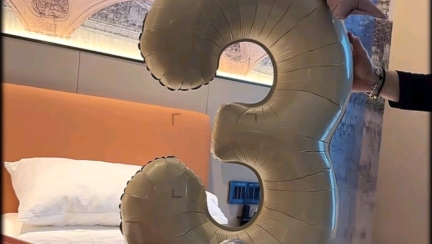 女篮李梦更新社媒，庆祝恋爱三周年纪念日，回复球迷不会退役