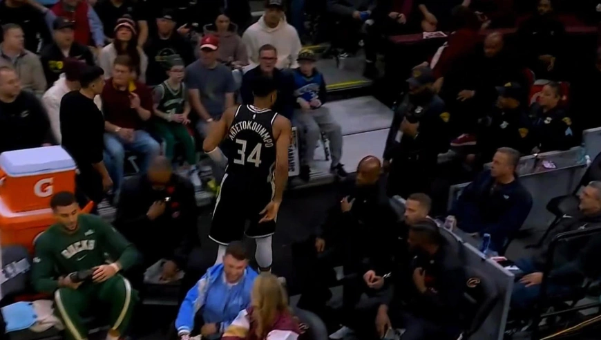 字母哥vs骑士14分4助攻集锦：雄鹿支柱第二节无对抗受伤退场