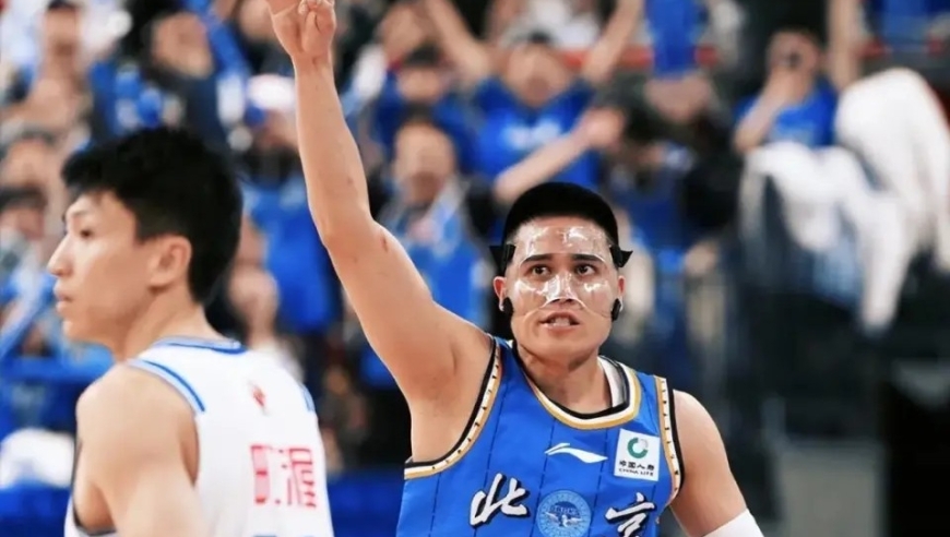 从5败到8分胜！北京弃用周琦战术，3人轰50分，球迷：早该这么打