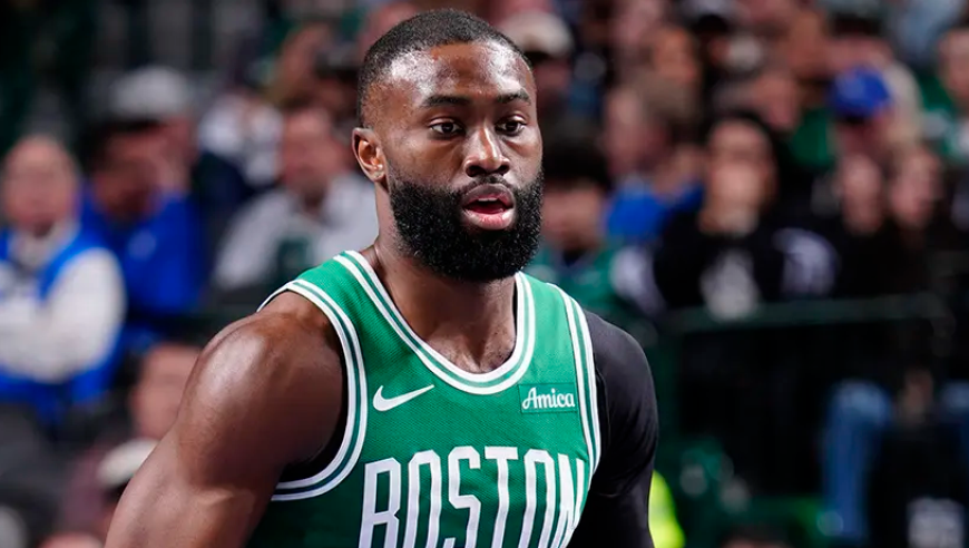 勇士无缘34分逆转！布朗23+15+13，格林7中0毫无借口，波神11+7全队第三