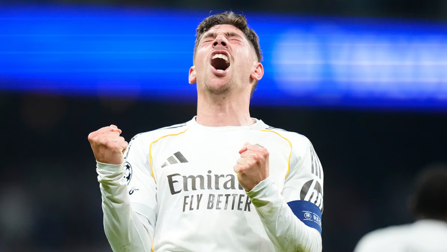 踢疯了！还原巴尔韦德22分钟戴帽秒杀，皇马残阵3-0完胜曼城