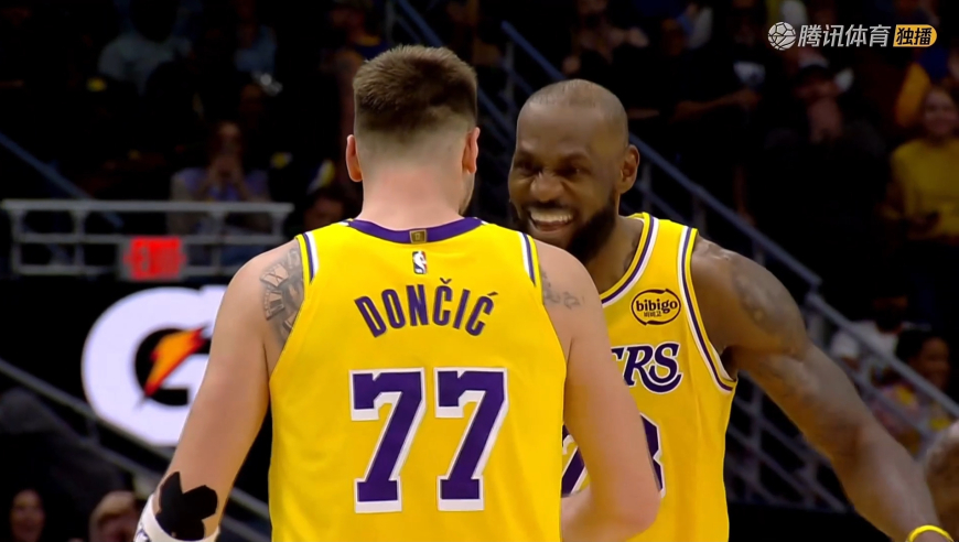 巨星！詹姆斯连砍4分东契奇神仙超远三分 湖人轰7-0杀死比赛