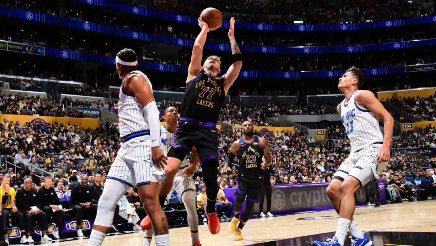 湖人魔术最后5分钟：詹皇八村拉拉维亚续命 东契奇绝杀球甩锅