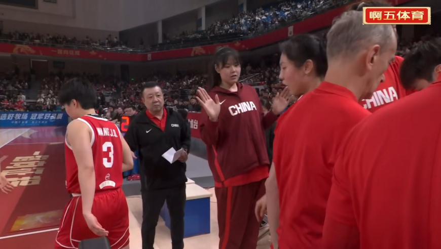 3月8日中国女篮VS捷克第4节，刘禹彤内线翻江倒海得分如砍瓜切菜