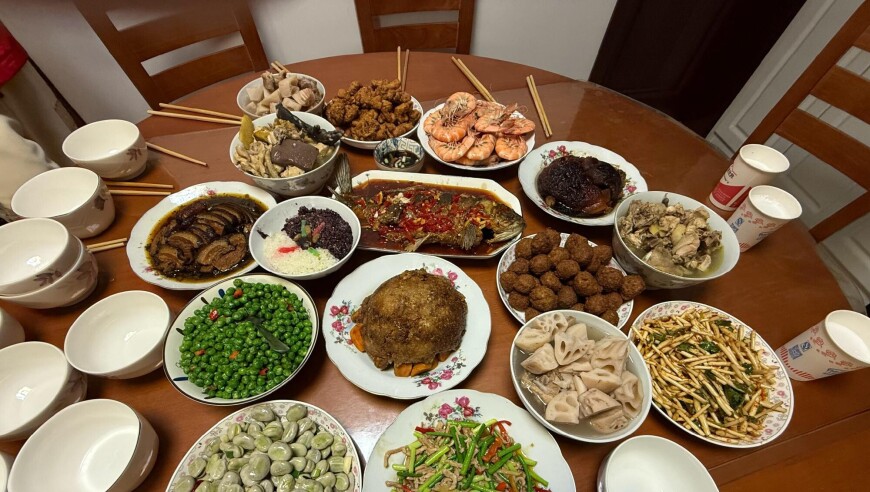 Meiko：祝大家新的一年万事如意，给大家看看云南的年夜饭