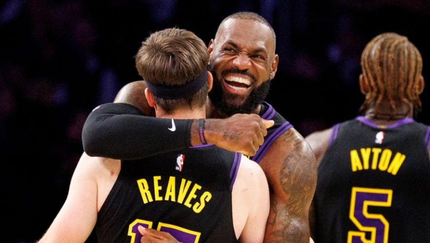 詹姆斯正式复出引热议：艾顿成湖人最大受益者？四大悬念仍待揭晓