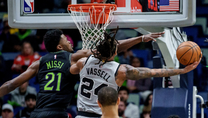 马刺鹈鹕最后四分钟：鹈鹕轰出11-2反超 福克斯哈珀联手碾压鹈鹕