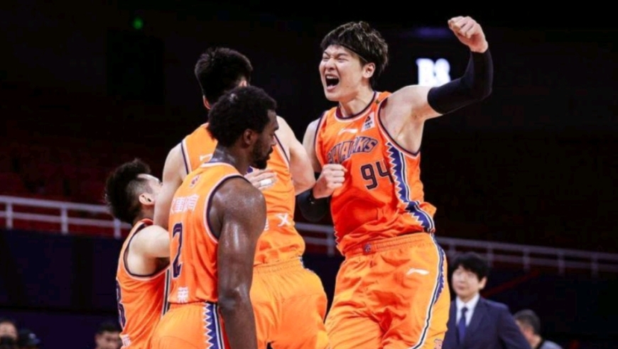 CBA巅峰对决！五连胜深圳冲击魔鬼主场 能否掀翻上海？