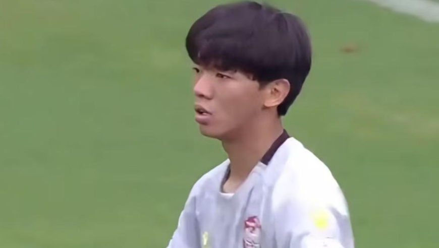 苏超崛起！17岁门将严子航神勇封神，苏超现场比中超还热！