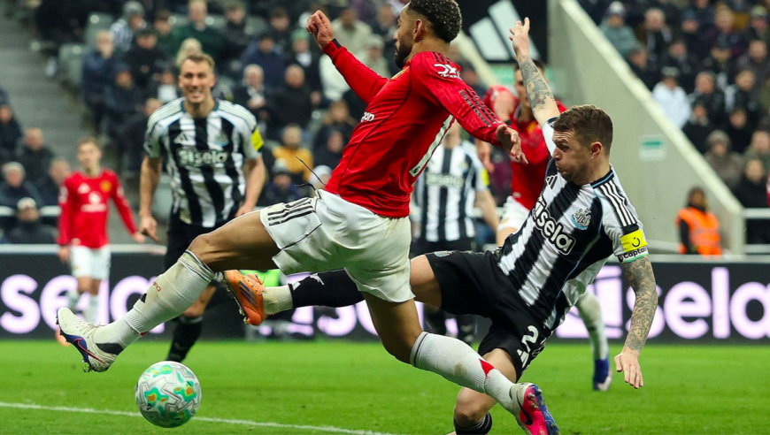 7.2亿豪门11打10却1-2惨遭绝杀！11轮不败终结 创95年耻辱纪录