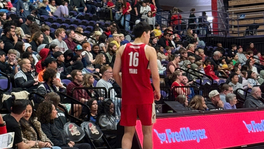 杨瀚森第三节单节8分回顾 篮下连续强吃化身低位大杀器