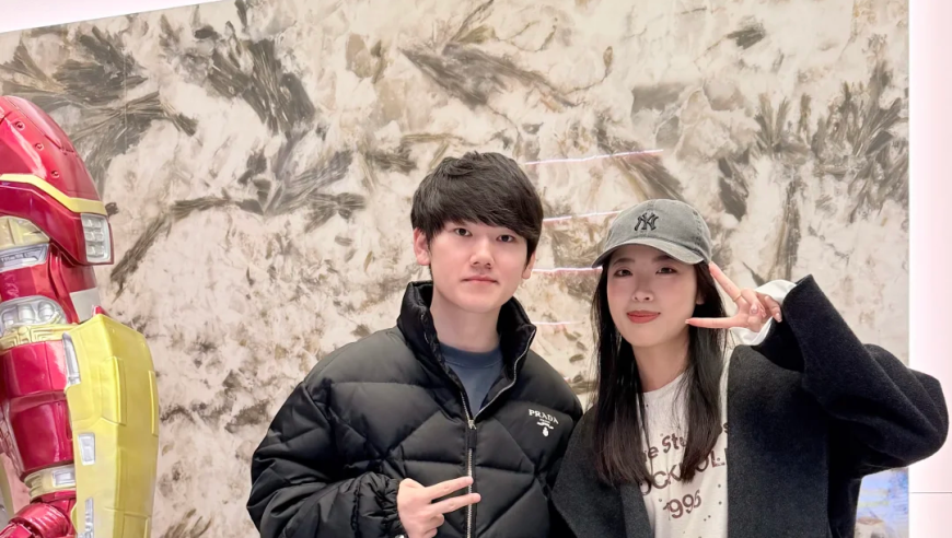 JKL表妹晒照：来哥哥家拜年