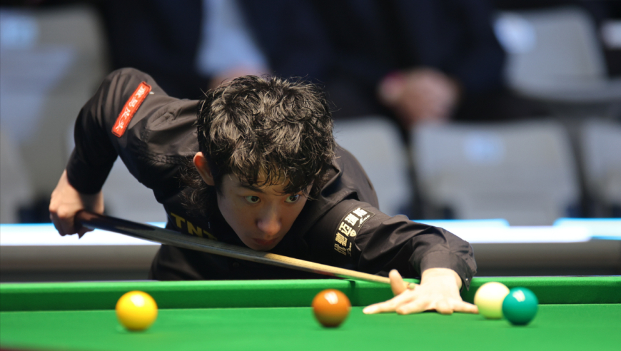 超分了还要秀？吴宜泽极限薄红+翻中袋 连续两杆炸裂神球掀翻全场