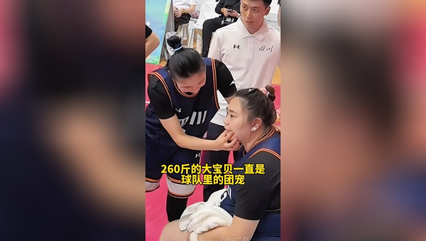 260斤的大宝贝走到哪里都能带来欢乐，把韩旭王思雨李梦都逗得合不拢嘴