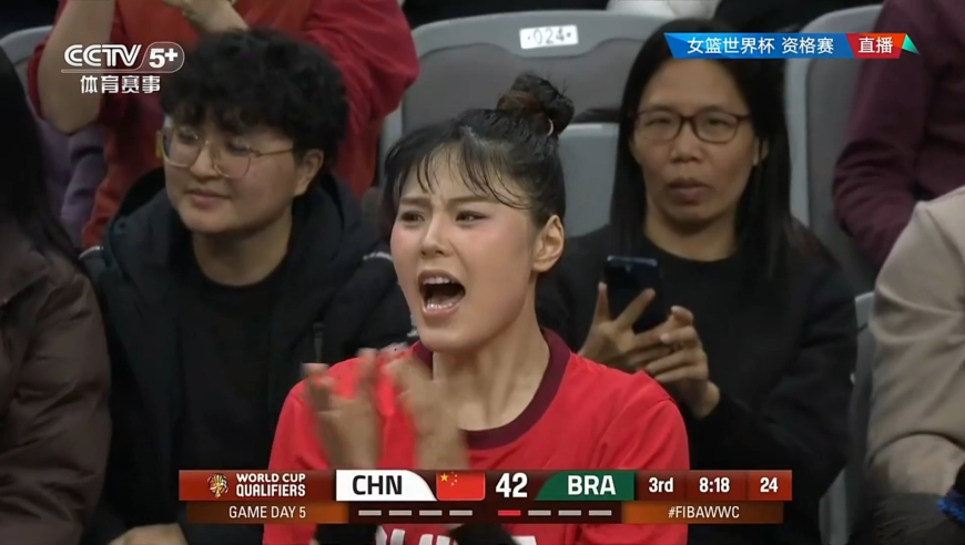 太关键！罗欣棫韩旭三分连中已领先10分 李月汝场边激情庆祝