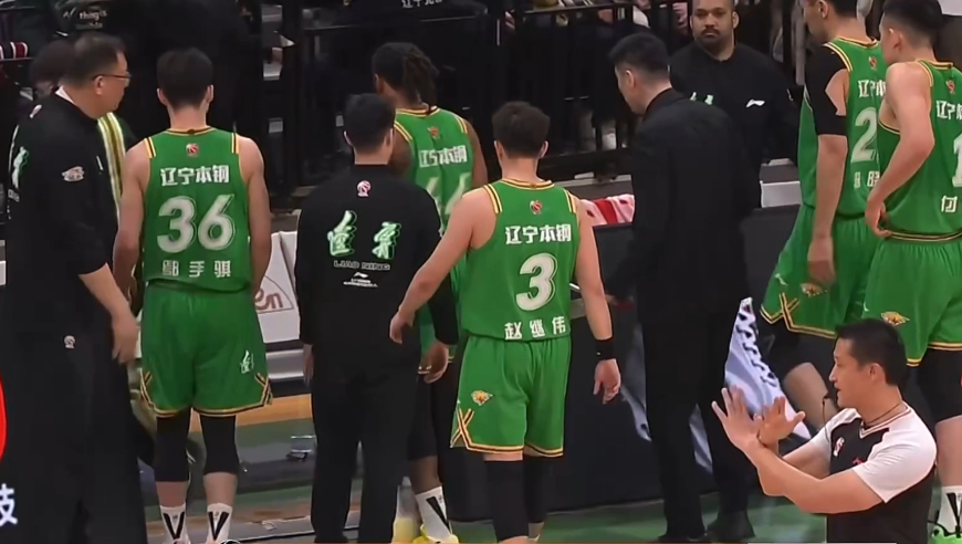 辽宁深圳最后时刻：赵继伟逼对手回场 贺希宁32分赛季最高