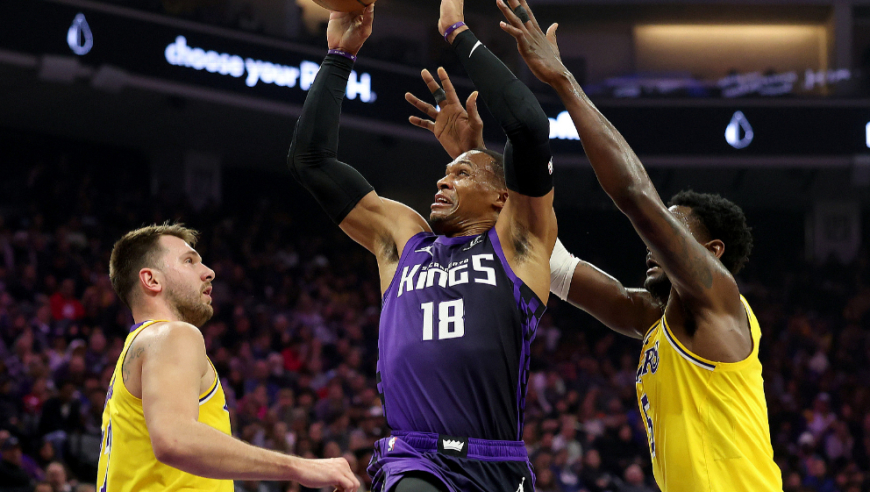 国王湖人末节决战：湖人连拿6分疯狂反扑 国王暂停后轰8-0湖人投降