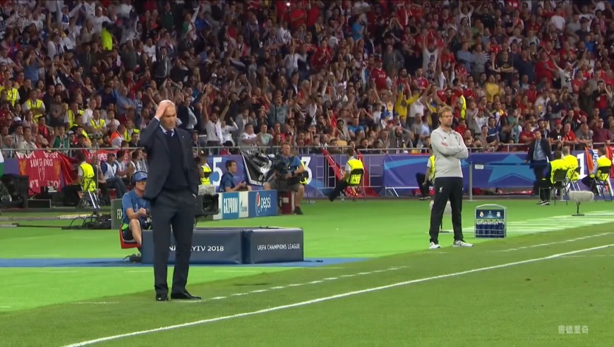 震惊足坛十大超远世界波，目光所及之处皆是射程｜体坛记忆